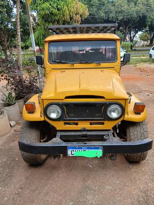 TOYOTA BANDEIRANTE 3.7 BJ50LV 4X4 TETO RIGIDO DIESEL 2P MANUAL